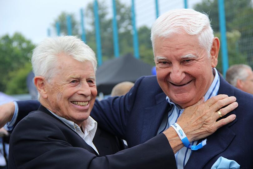 Herzlicher Empfang: Peter Radenkovic und Manfred Wagner.
