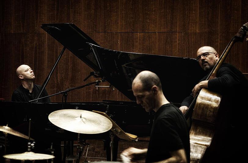 Stefano Battaglia (li.), Roberto Dani und Salvatore Maiore.