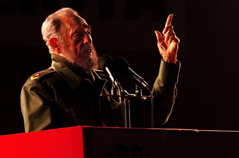 Das kubanische Staatsfernsehen verkündete, der ehemalige Präsident Fidel Castro sei am 25. November im Alter von 90 Jahren gestorben.