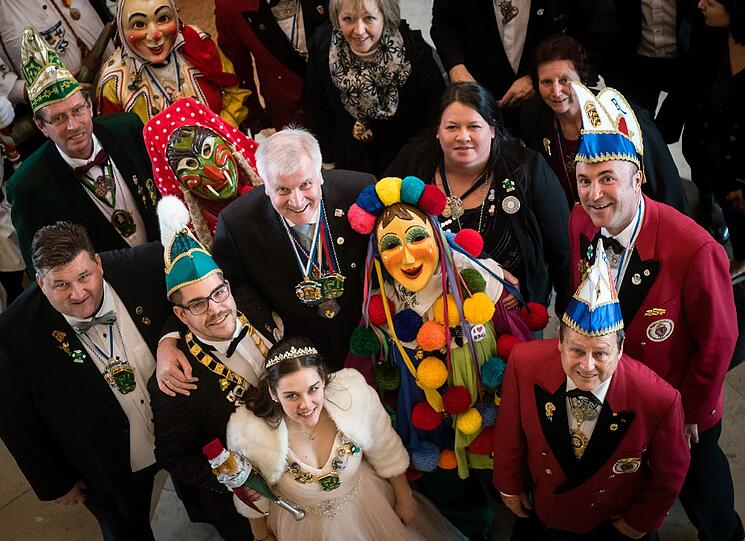 Lustiges Faschingstreiben in der bayerischen Staatskanzlei.