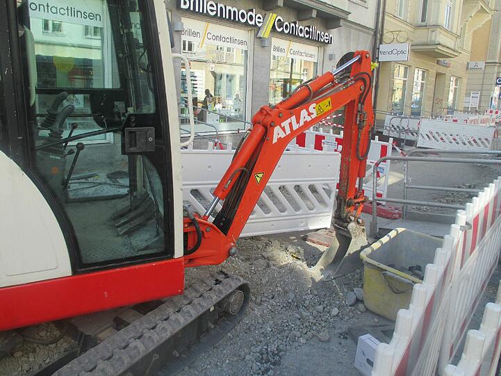 Es geht eng zu: Hier kommen kleine Bagger zum Einsatz.