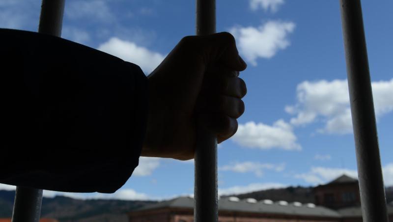 In der Justizvollzugsanstalt Würzburg steht ein Beamter unter dem Verdacht der Bestechlichkeit. Foto: Patrick Seeger/Archiv In der Justizvollzugsanstalt Würzburg steht ein Beamter unter dem Verdacht der Bestechlichkeit. Foto: Patrick Seeger/Archiv
