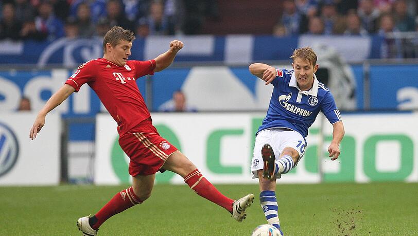 Toni Kroos wird wohl auf der Zehn bleiben. Toni Kroos wird wohl auf der Zehn bleiben.