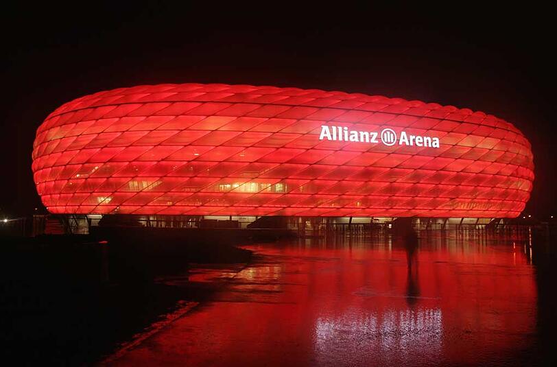 Die Allianz Arena erstrahlt in Rot: So lieben es die Fans des FC Bayern.