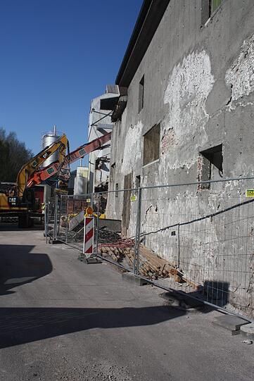 Das alte Zacherlbräu an der Ohlmüllerstraße in der Au wird teilweise abgerissen. Hier soll die neue Verwaltung von Paulaner in zwei Jahren einziehen. Die Bilder.