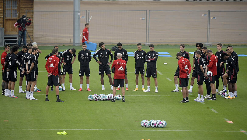 Am Freitag versammelten sich die Bayern zum ersten Mannschaftstraining der neuen Saison.