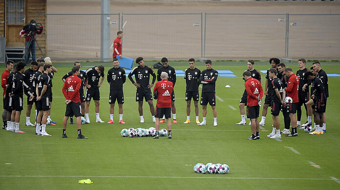 Am Freitag versammelten sich die Bayern zum ersten Mannschaftstraining der neuen Saison.