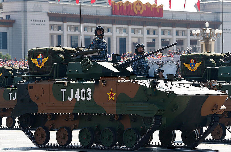 Bei der größten Militärparade seiner Geschichte hat China seine neuen Superwaffen präsentiert.