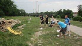 Spannend: Frisbee-Golf in den Isarauen. Spannend: Frisbee-Golf in den Isarauen.