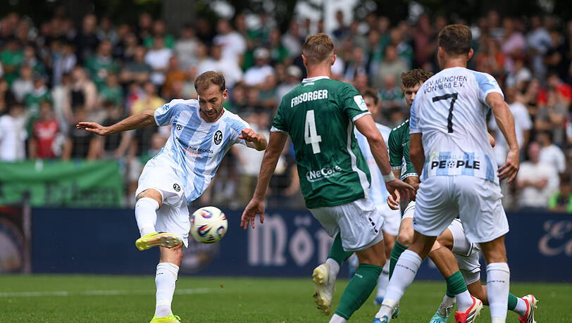 Michael Eberwein erzielt das zwischenzeitliche 1:1 gegen Schweinfurt. Michael Eberwein erzielt das zwischenzeitliche 1:1 gegen Schweinfurt.