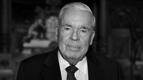 Klaus-Michael K&uuml;hne wurde am 2. Juni 1937 in Hamburg geboren.