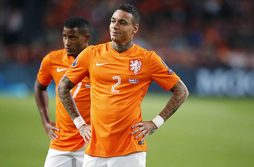 Die Enttäuschung steht Gregory van der Wiel (vorne) und seinen Kollegen von der Elftal ins Gesicht geschrieben.