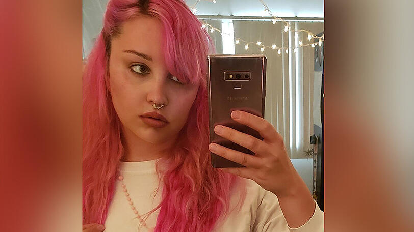 Ganz in Pink: Amanda Bynes mit ihrer neuen Haarpracht
