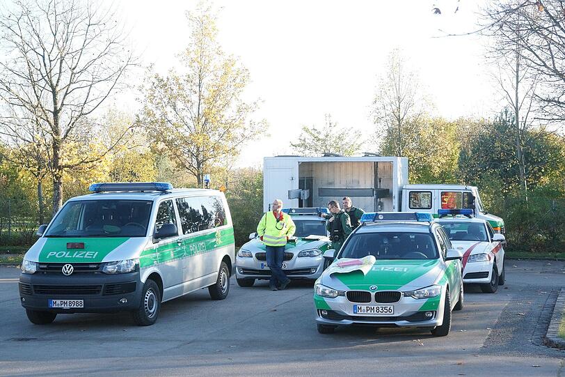 Gegenüber vom Neuen Südfriedhof ist die Weltkriegsbombe bei Bauarbeiten entdeckt worden. Die Bilder.