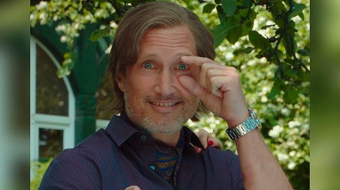 Benno Fürmann als Verschwörungs-Guru Adam Krieger in "Die Känguru-Verschwörung".
