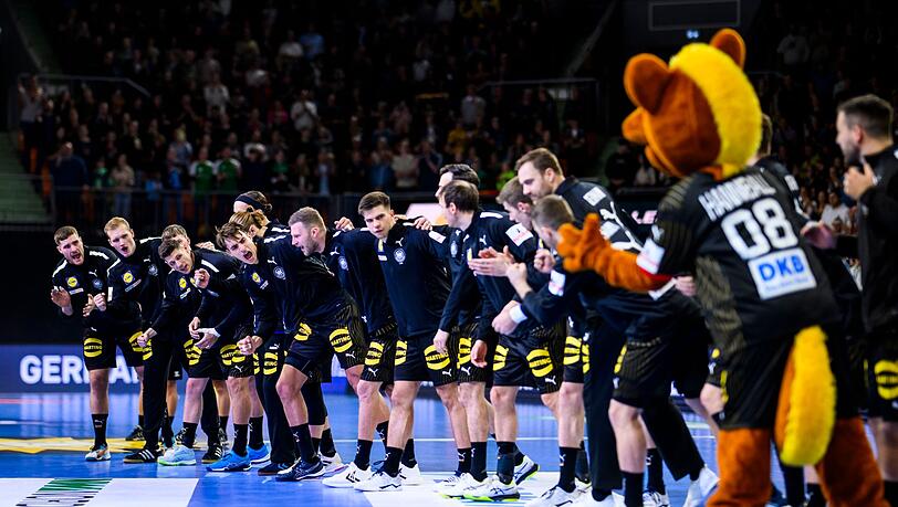 Die deutsche Handball Nationalmannschaft trifft zum Auftakt der Heim-EM auf die Schweiz.