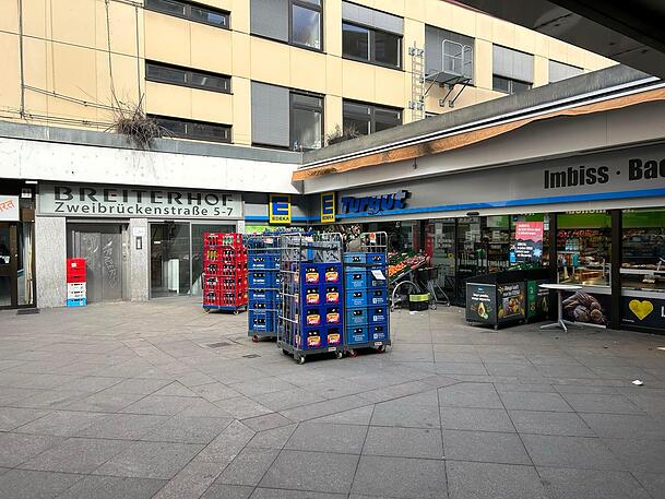 Der Edeka in der Breiterhof Passage. Etwas mehr Schüler kommen, seitdem Lidl weg ist, sagt der Filialleiter. Aber der Unterschied sei nicht groß. Der Edeka in der Breiterhof Passage. Etwas mehr Schüler kommen, seitdem Lidl weg ist, sagt der Filialleiter. Aber der Unterschied sei nicht groß.