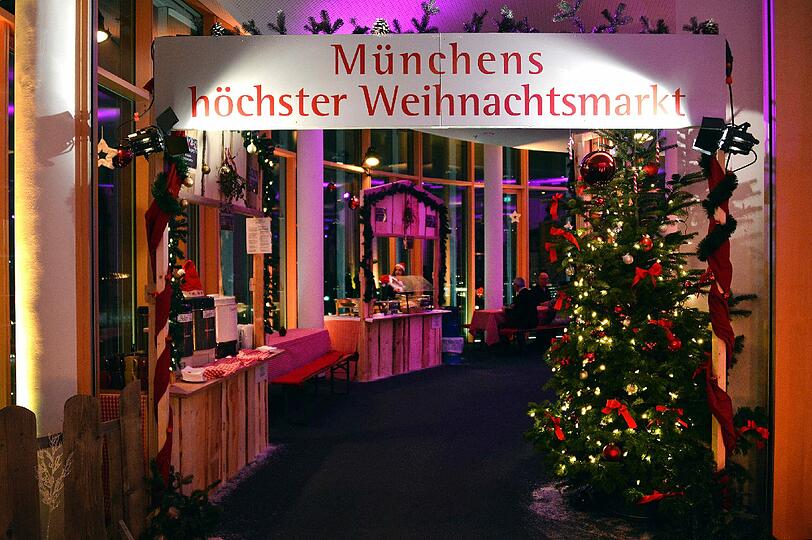"Münchens höchster Weihnachtsmarkt" im 13. Stock des Mercedes-Benz Centers an der Donnersbergerbrücke.