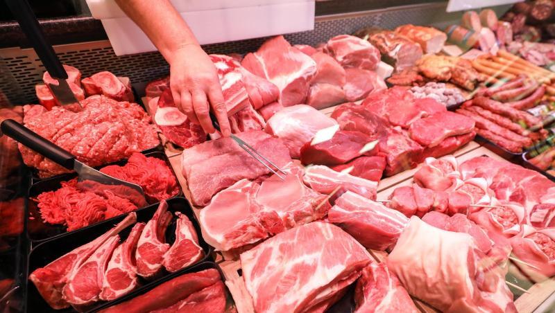 Schweinefleisch und Rindfleisch liegen in einer Fleischtheke in einem Supermarkt. Foto: Jan Woitas/dpa-Zentralbild/dpa/Symbolbild Schweinefleisch und Rindfleisch liegen in einer Fleischtheke in einem Supermarkt. Foto: Jan Woitas/dpa-Zentralbild/dpa/Symbolbild