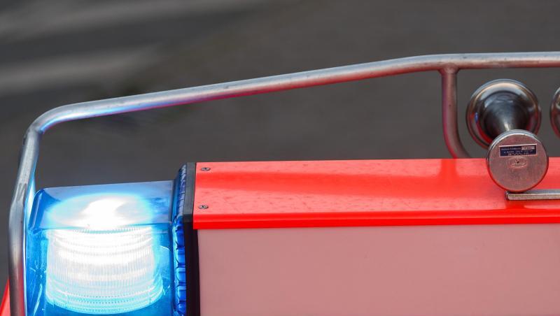Ein Löschfahrzeug der Feuerwehr mit eingeschaltetem Blaulicht. Foto: Daniel Bockwoldt/dpa Ein Löschfahrzeug der Feuerwehr mit eingeschaltetem Blaulicht. Foto: Daniel Bockwoldt/dpa