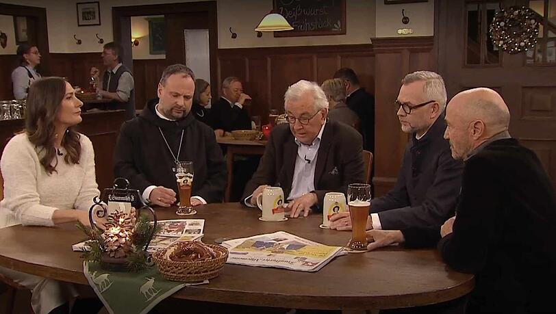 Illustre Runde beim "Sonntags-Stammtisch" vom BR: Finanzexpertin Anja Kohl, Benediktinerabt Nikodemus Schnabel, Journalist Hans Werner Kilz, Ex-SPD-Politiker Michael Roth und Ski-Legende Christian Neureuther. Illustre Runde beim "Sonntags-Stammtisch" vom BR: Finanzexpertin Anja Kohl, Benediktinerabt Nikodemus Schnabel, Journalist Hans Werner Kilz, Ex-SPD-Politiker Michael Roth und Ski-Legende Christian Neureuther.