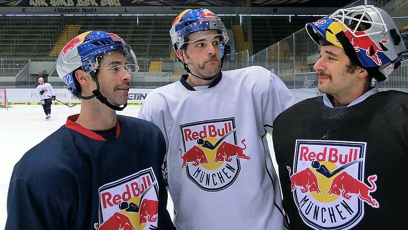 Die EHC-Stars Darren Haydar, Nick Palmieri und Jochen Reimer (v.l.) haen sich für die Movember-Aktion Schnurrbärte wachsen lassen. Die EHC-Stars Darren Haydar, Nick Palmieri und Jochen Reimer (v.l.) haen sich für die Movember-Aktion Schnurrbärte wachsen lassen.