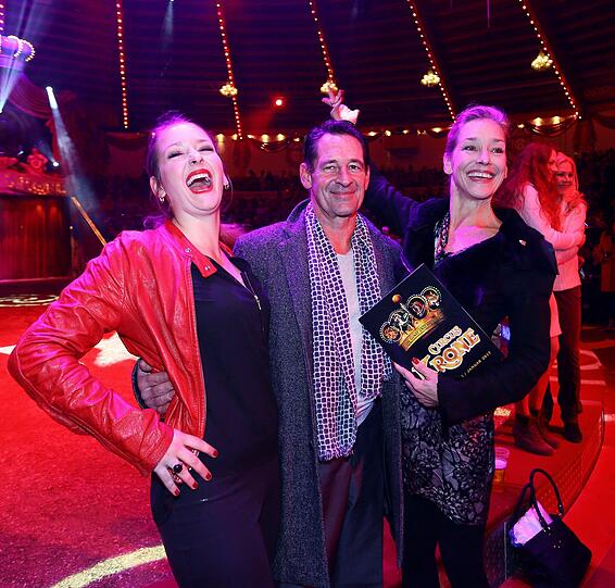 Lisa Seitz und Max Tidof mit ihrer Tochter Luzie