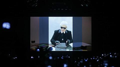 Fendi erinnert an Karl Lagerfeld.