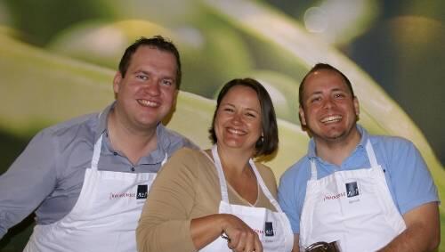 Kochen am Valentinstag für ein verliebtes Pärchen: die „Munich Hot Pots“ Peter Wagner (l.), Susanne Wehner und Tim Steigert. Kochen am Valentinstag für ein verliebtes Pärchen: die „Munich Hot Pots“ Peter Wagner (l.), Susanne Wehner und Tim Steigert.