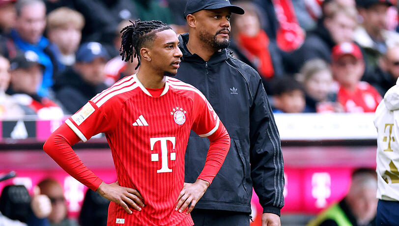 Gutes Team bei Bayern: Olise und Trainer Vincent Kompany (r.).