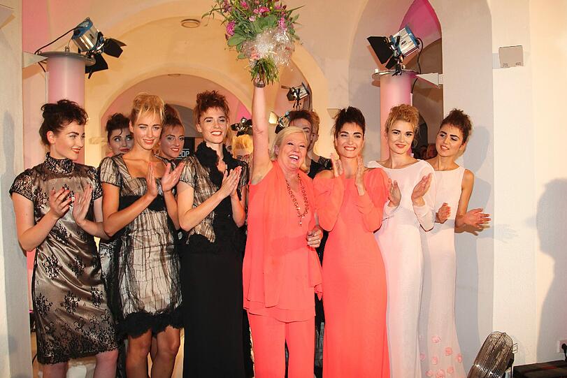Die Designerin Susanne Wiebe und die Models.