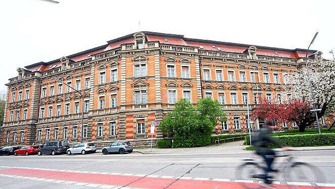 Die Alte Kriegsakademie in der Maxvorstadt. Die Zukunft des Areals ist umstritten – zwischen Politik und Investor. Die Alte Kriegsakademie in der Maxvorstadt. Die Zukunft des Areals ist umstritten – zwischen Politik und Investor.