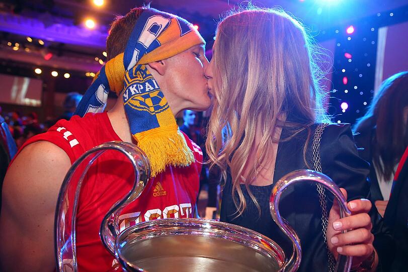 Sie sind vielleicht das schönste Paar im deutschen Fußball: Bastian Schweinsteiger und seine Freundin Sarah Brandner.