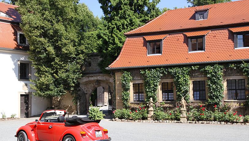 Im Innenhof auf Schloss Guttenberg (gegründet 1315) in Oberfranken. Im Innenhof auf Schloss Guttenberg (gegründet 1315) in Oberfranken.