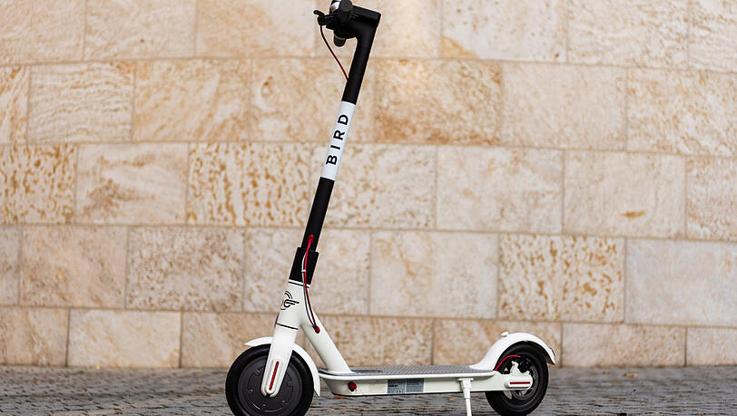 Der Anbieter Bird erweitert seine E-Scooter-Flotte in München auf 800 Roller. Der Anbieter Bird erweitert seine E-Scooter-Flotte in München auf 800 Roller.