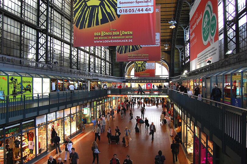Blick in die Wandelhalle des Hamburger Hauptbahnhofs