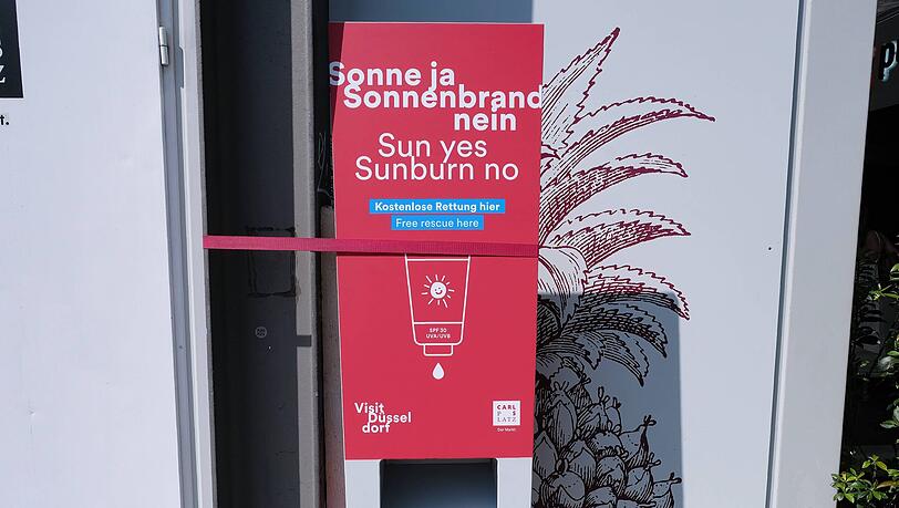 Ein kostenloser Sonnenschutz am Carlsplatz in Düsseldorf.
