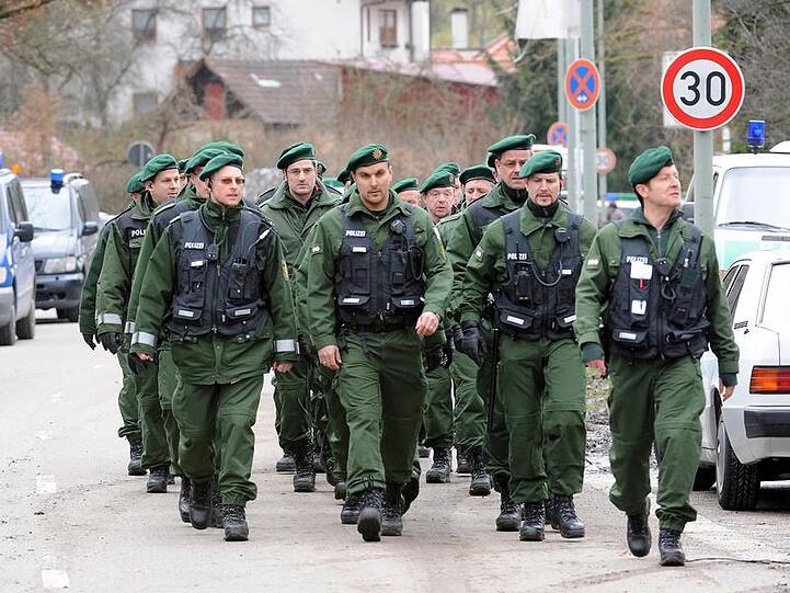 Amokmörder Tim K. ist tot, doch seine grauenvolle Tat hält die Polizei weiterhin in höchster Alarmbereitschaft.