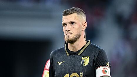 Das Comeback von Jeffrey Gouweleeuw beim FCA r&uuml;ckt n&auml;her. (Archivbild)