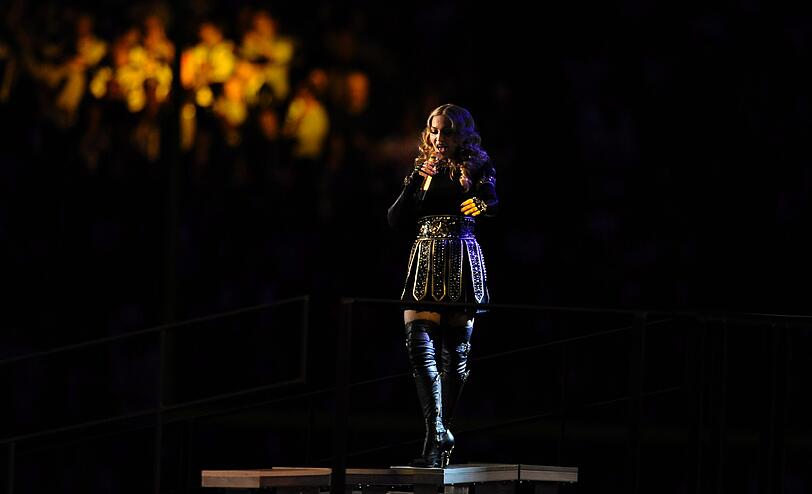 Im Februar 2012 durfte Madonna bei der Halbzeit-Show des 46. Super Bowl Finales in Indianapolis auftreten. Hier sehen Sie die Bilder von der spektakulären Show!