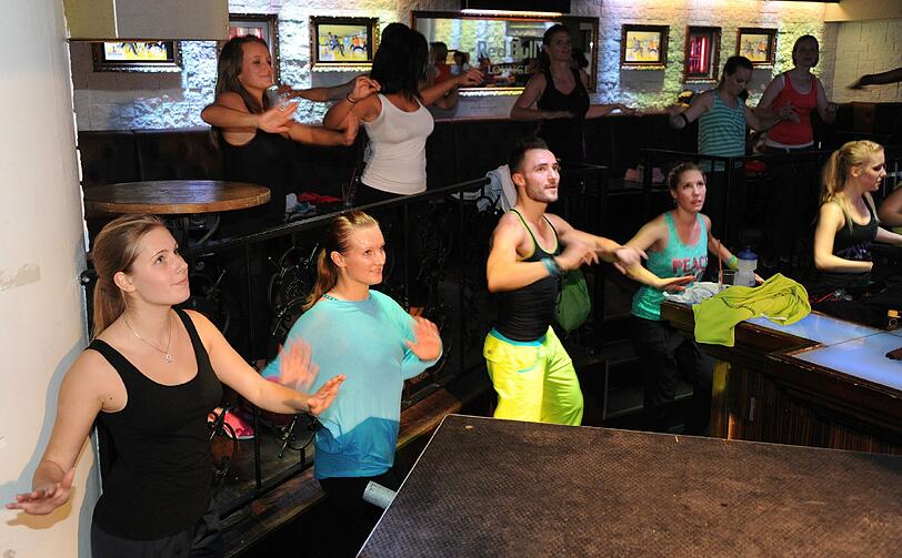 Zumba Party im Crown's Club