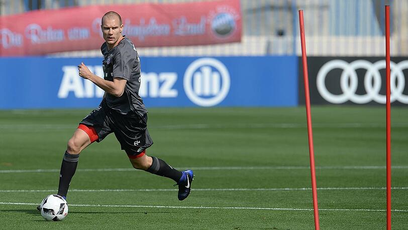 Holger Badstuber im Trainingslager in Doha. Der Innenverteidiger spielt seit 2002 bei den Bayern. Holger Badstuber im Trainingslager in Doha. Der Innenverteidiger spielt seit 2002 bei den Bayern.