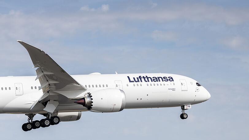 Die Maschine wurde nach Boston umgeleitet, wo der Verdächtige festgenommen wurde. (Symbolbild) Die Maschine wurde nach Boston umgeleitet, wo der Verdächtige festgenommen wurde. (Symbolbild)