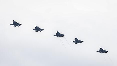Der Iran droht im Fall von neuen US-Luftangriffen mit einer Ausweitung des Kriegsgebiets. (Archivbild)