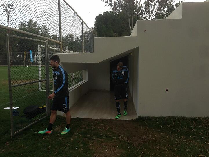 Die Löwen beim zweiten Training am Mittwoch. Außerdem das Mannschaftshotel des TSV 1860 in Belek