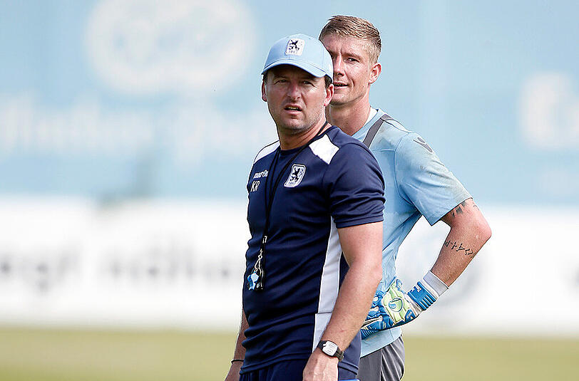 Bekommen nach der Niederlage in Würzburg eine Verschnaufpause: 1860-Trainer Kosta Runjaic (l.) und Torhüter Jan Zimmermann.