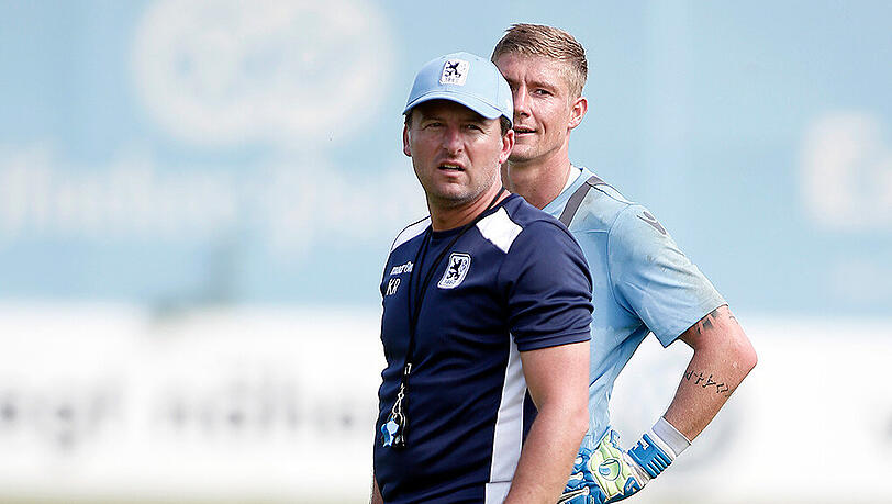Bekommen nach der Niederlage in Würzburg eine Verschnaufpause: 1860-Trainer Kosta Runjaic (l.) und Torhüter Jan Zimmermann. Bekommen nach der Niederlage in Würzburg eine Verschnaufpause: 1860-Trainer Kosta Runjaic (l.) und Torhüter Jan Zimmermann.