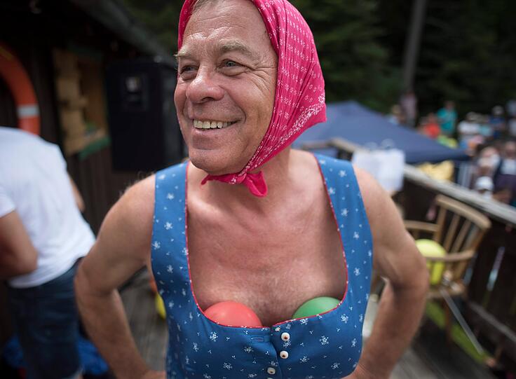 Eine Jury bewertete sowohl die Sprünge als auch die Outfits.