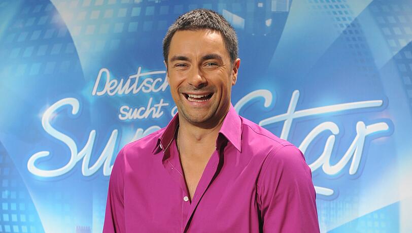 Marco Schreyl moderierte von 2005 bis 2012 DSDS. Für seinen Umgang mit den Kandidaten sowie Sprüche unterhalb der Gürtellinie samt alberner Anzüglichkeiten wurde Schreyl mehrfach kritisiert. Marco Schreyl moderierte von 2005 bis 2012 DSDS. Für seinen Umgang mit den Kandidaten sowie Sprüche unterhalb der Gürtellinie samt alberner Anzüglichkeiten wurde Schreyl mehrfach kritisiert.