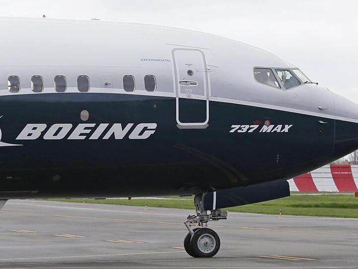 Schlechte Nachrichten für Boeing: Steve Dickson, der Chef der US-Luftfahrtaufsicht FAA, schloss eine Wiederzulassung des Unglücksjets 737 Max für dieses Jahr aus.